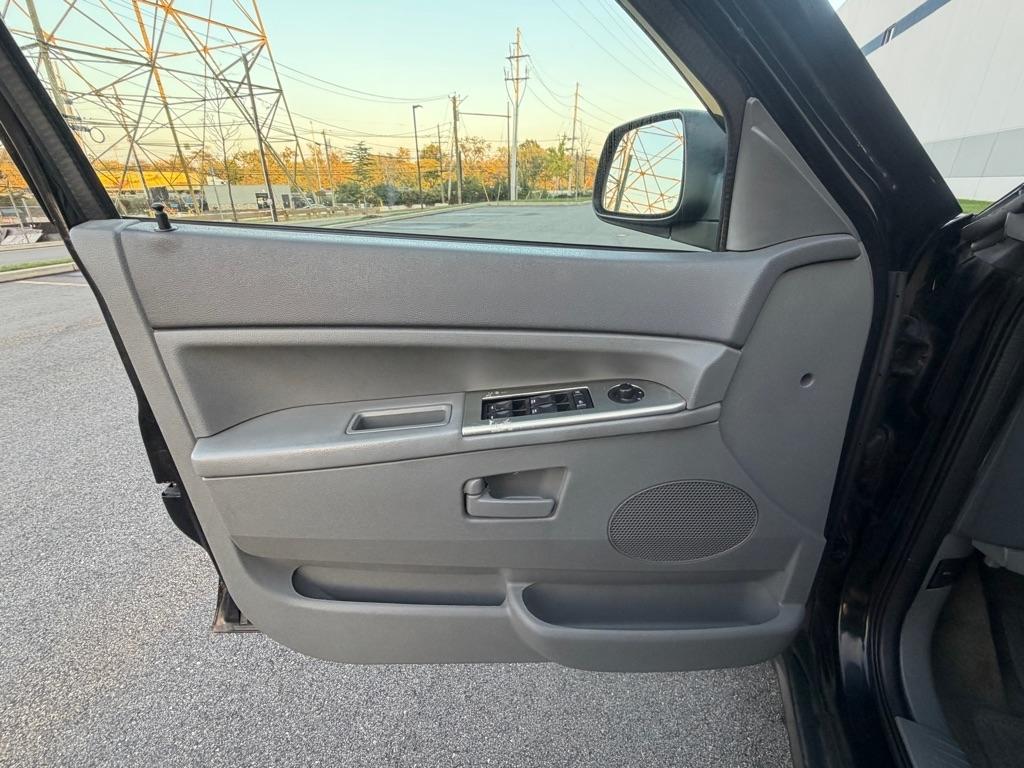 Jeep Grand Cherokee 4dr Laredo 4WD 2006