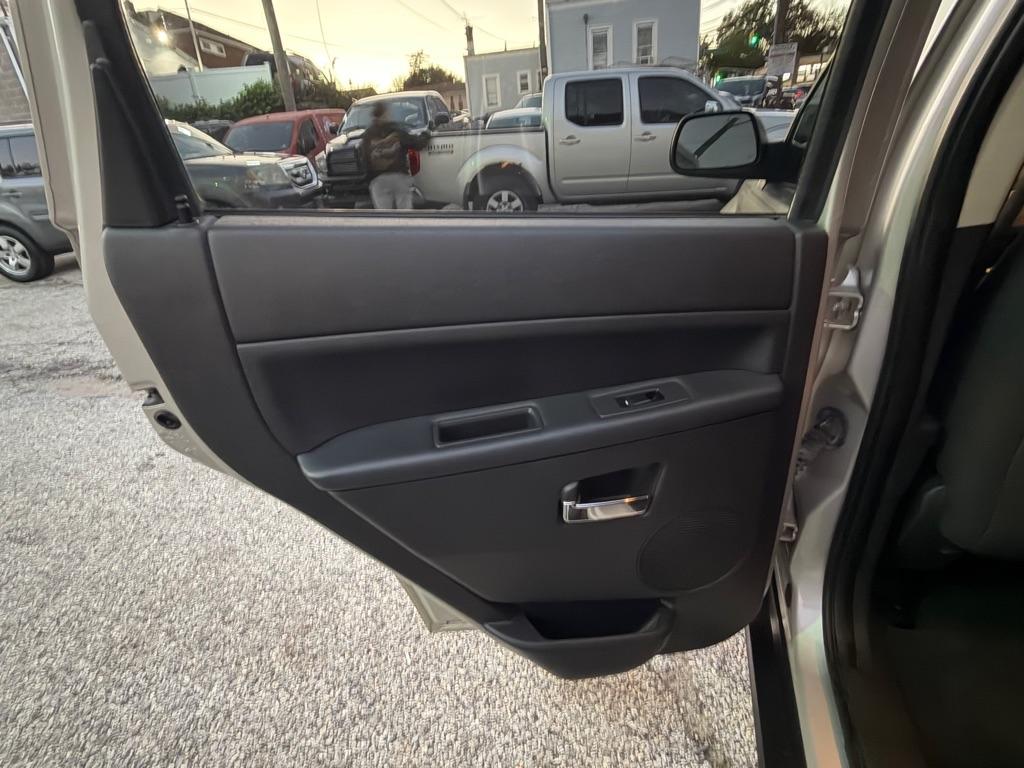 Jeep Grand Cherokee 4WD 4dr Laredo 2010