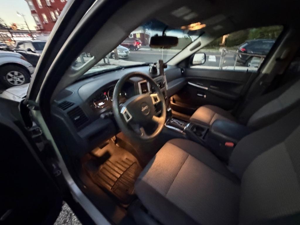 Jeep Grand Cherokee 4WD 4dr Laredo 2010