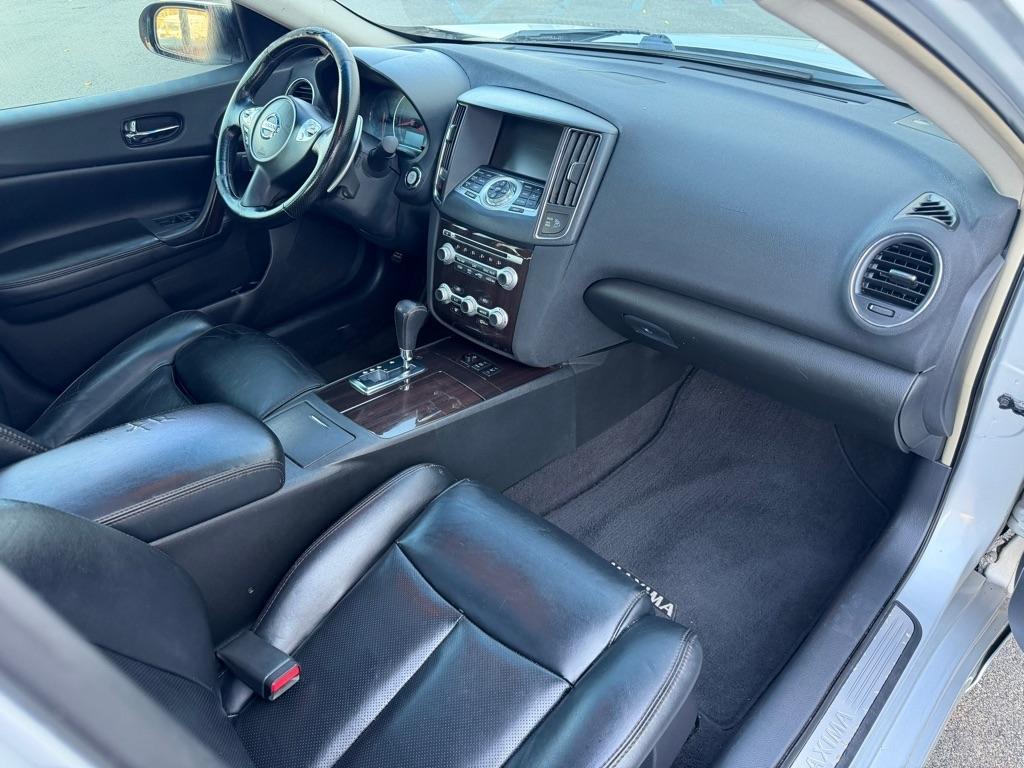Nissan Maxima SV 2012
