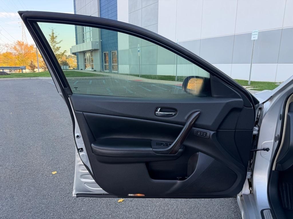 Nissan Maxima SV 2012