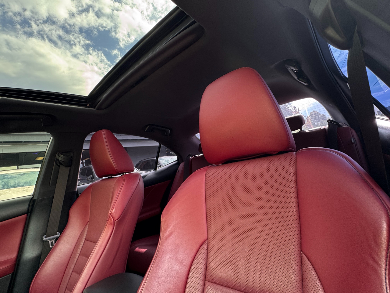 2019 Lexus IS 300 photo 4