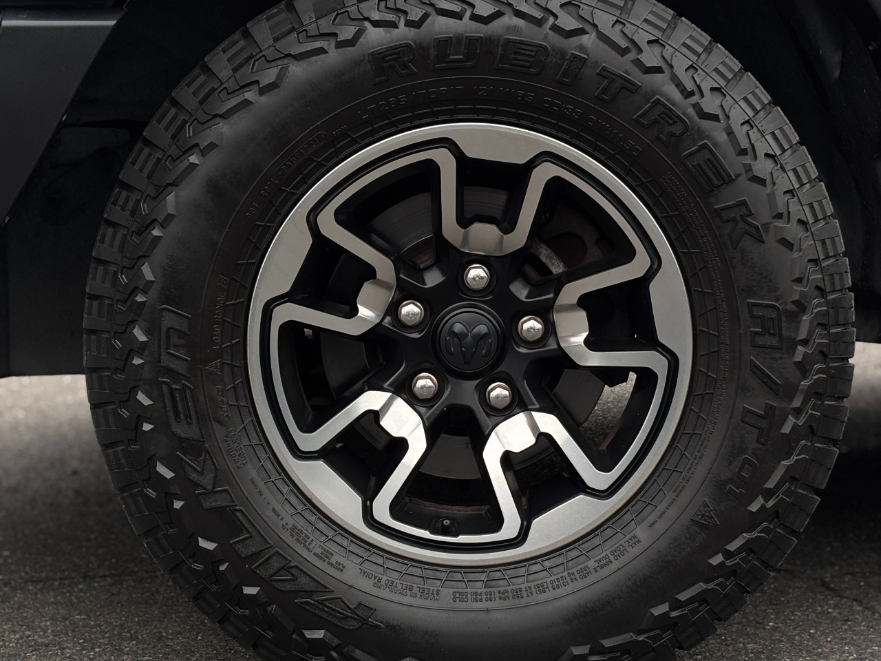 RAM 1500 Rebel 4x4 Crew Cab 5'7" Box 2017 RAM 1500 Rebel 4x4 Crew Cab 5'7" Box 2017