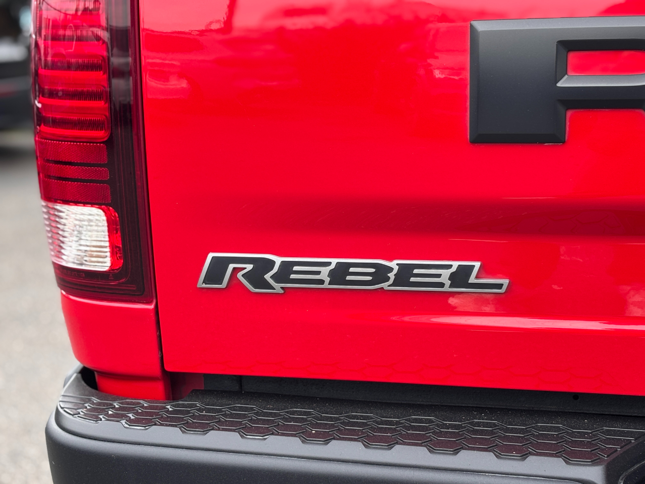 RAM 1500 Rebel 4x4 Crew Cab 5'7" Box 2017 RAM 1500 Rebel 4x4 Crew Cab 5'7" Box 2017
