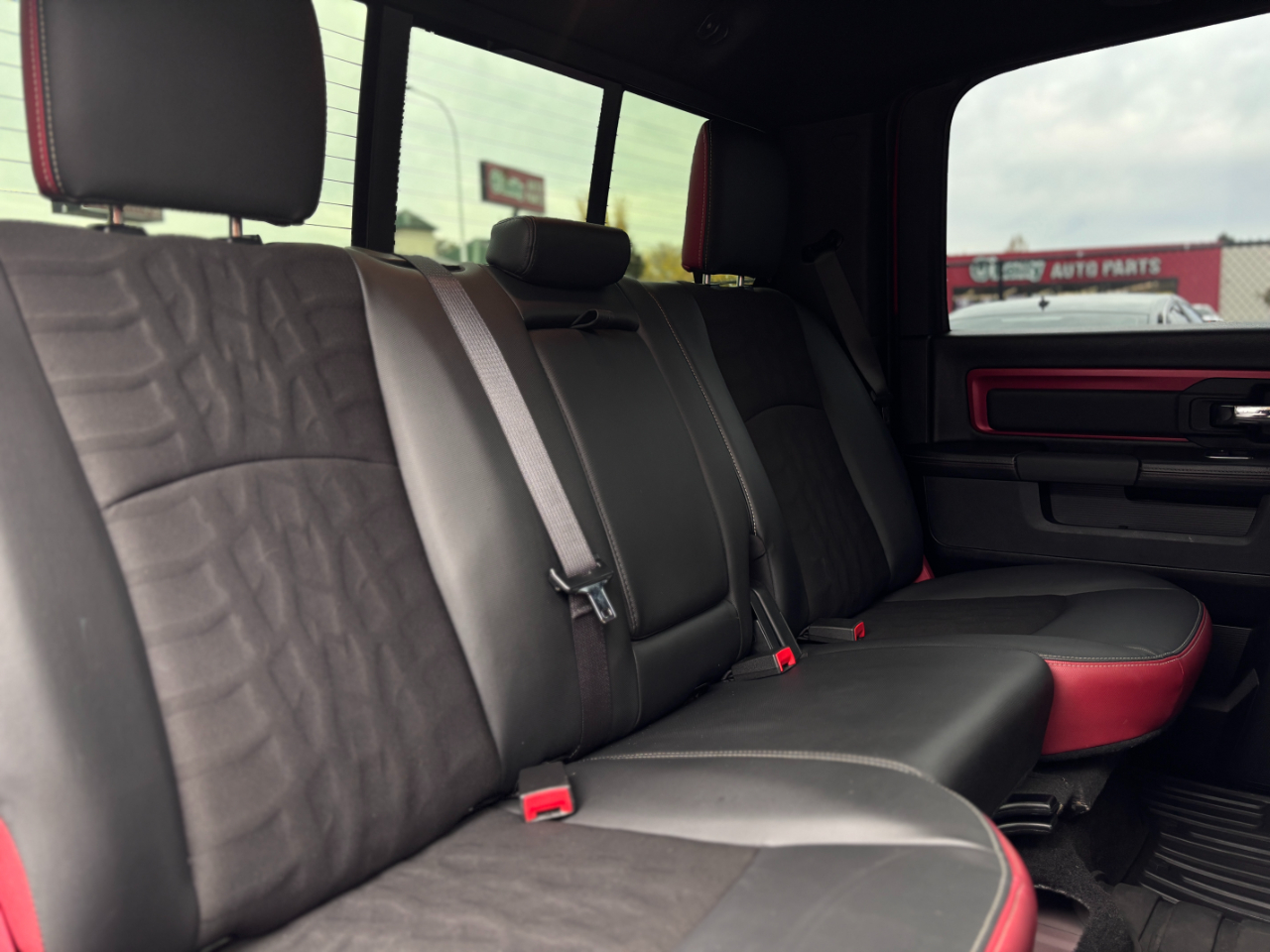 RAM 1500 Rebel 4x4 Crew Cab 5'7" Box 2017 RAM 1500 Rebel 4x4 Crew Cab 5'7" Box 2017