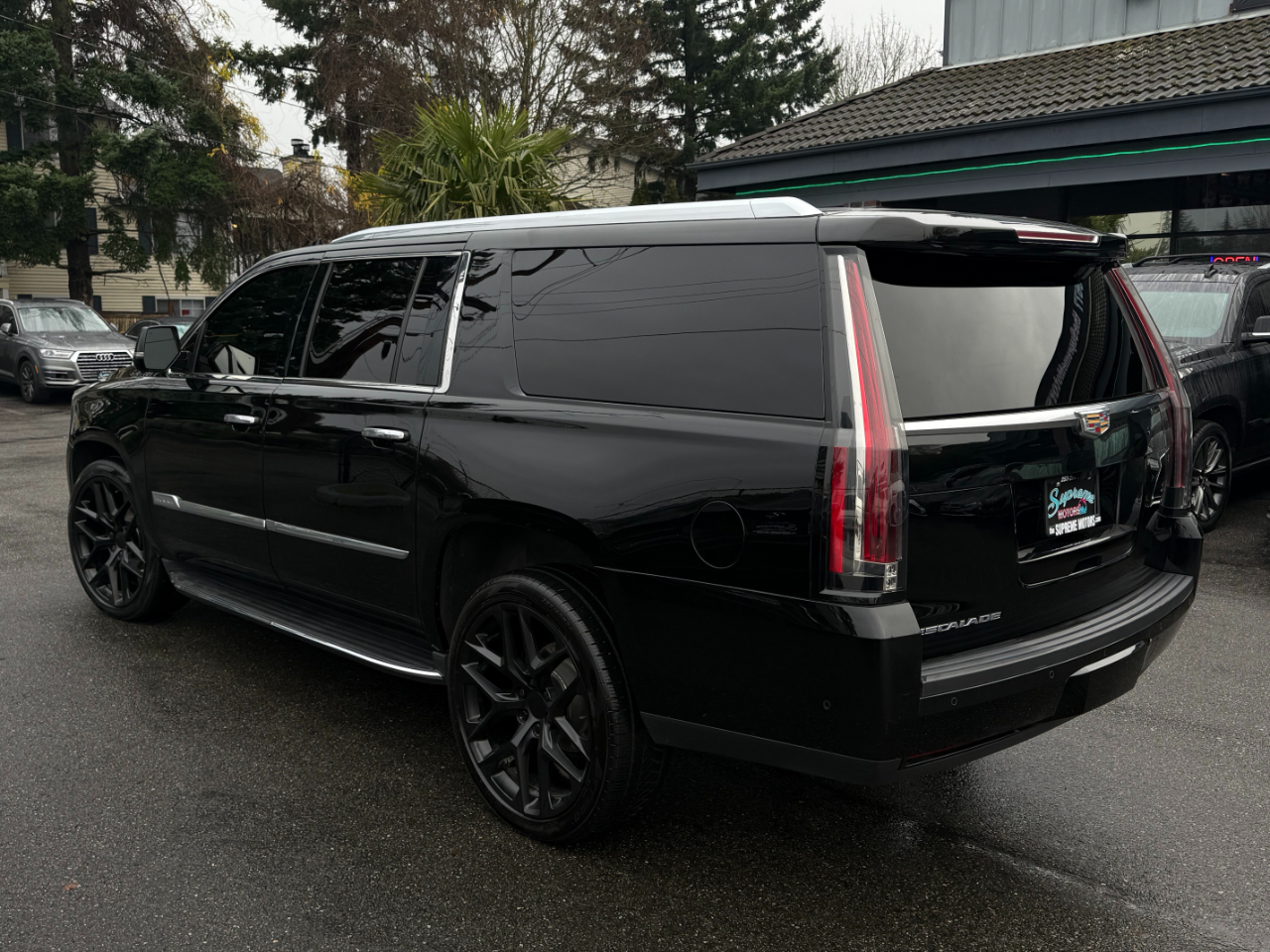 Cadillac Escalade ESV 4WD 4dr Premium Luxury 2017