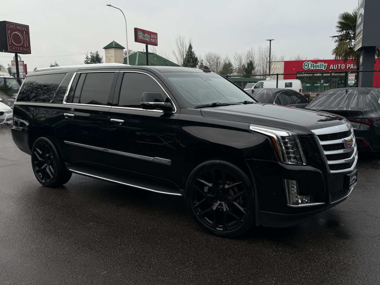 Cadillac Escalade ESV 4WD 4dr Premium Luxury 2017