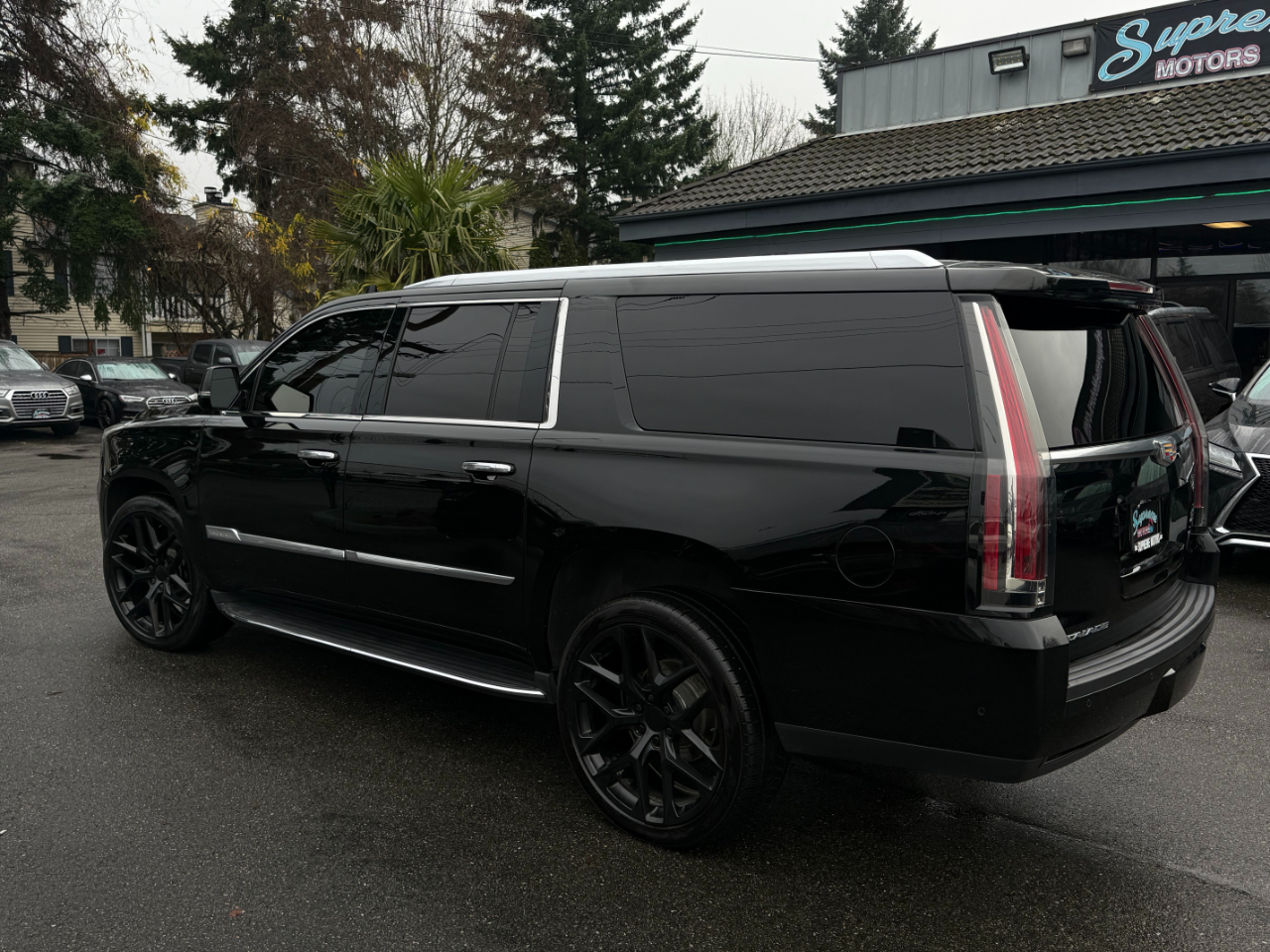 Cadillac Escalade ESV 4WD 4dr Premium Luxury 2017