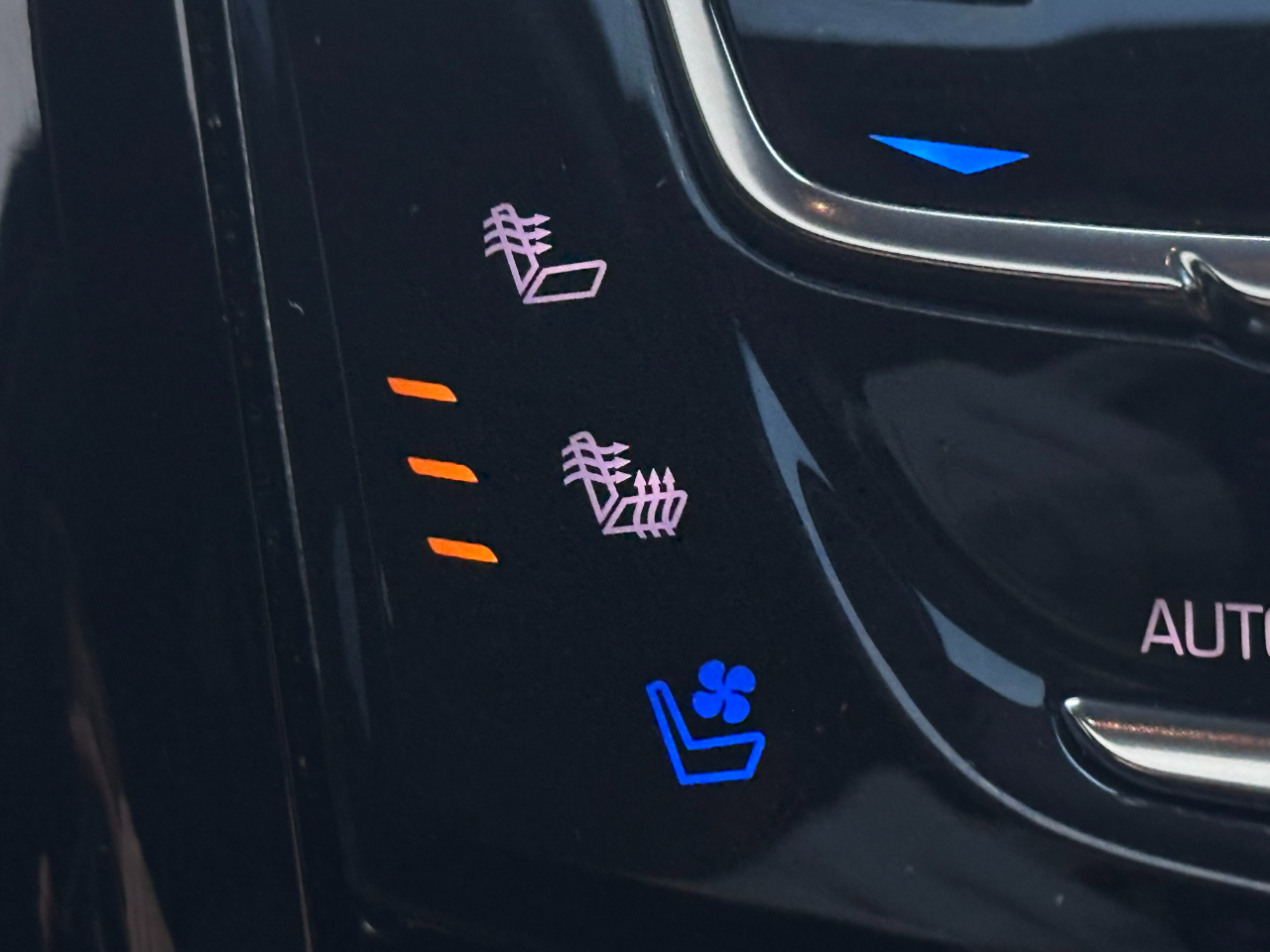 Cadillac Escalade ESV 4WD 4dr Premium Luxury 2017