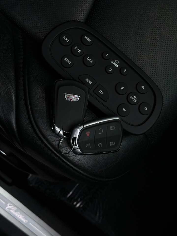 Cadillac Escalade ESV 4WD 4dr Premium Luxury 2017