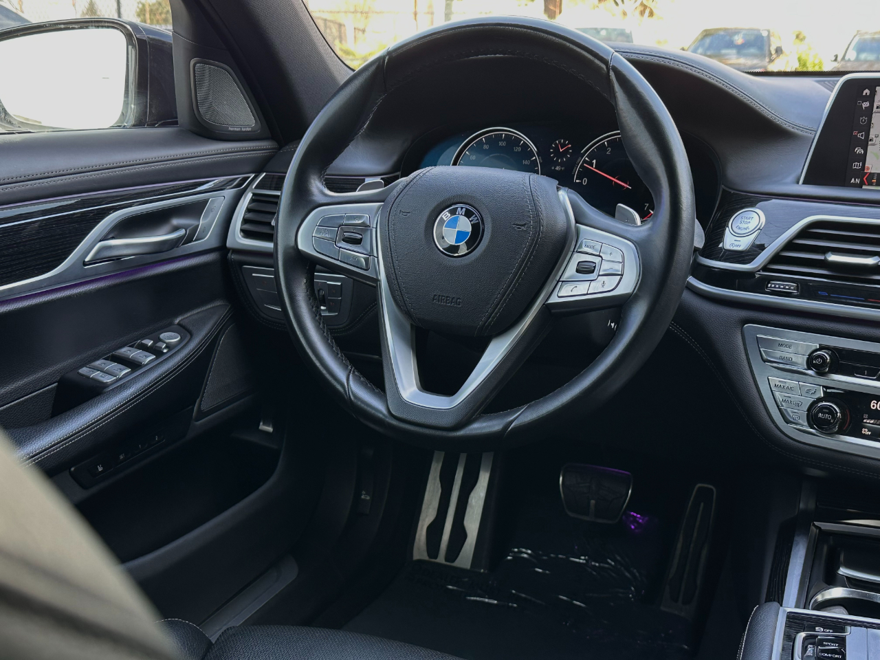 BMW 740i  2019