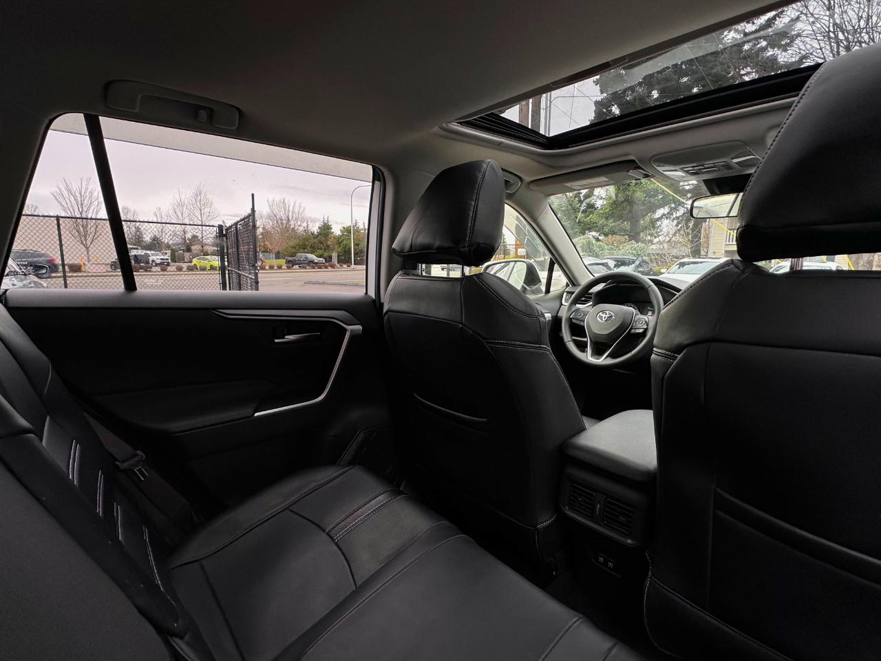 Toyota RAV4 Hybrid XLE AWD 2019