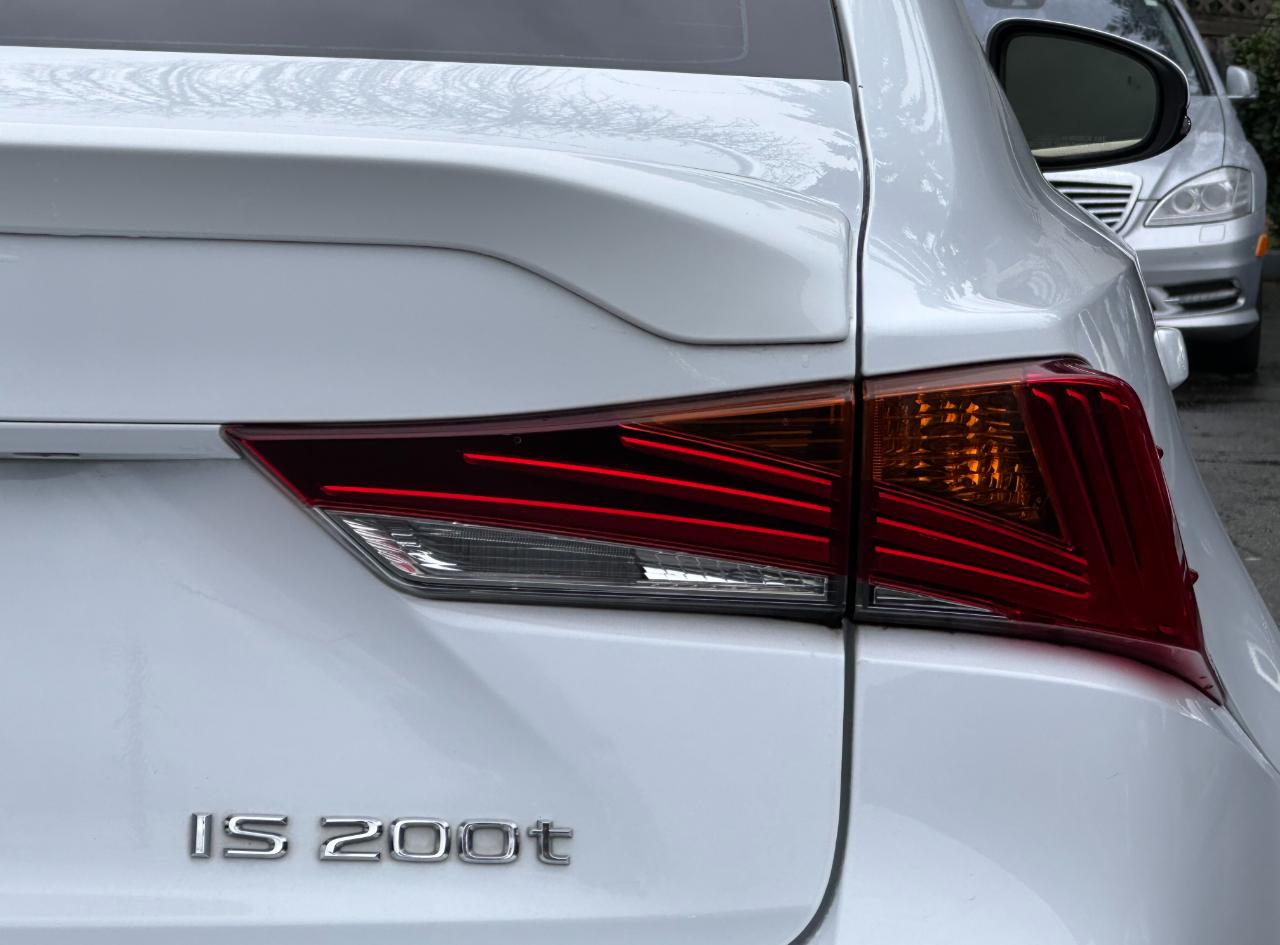 Lexus IS IS Turbo RWD 2017