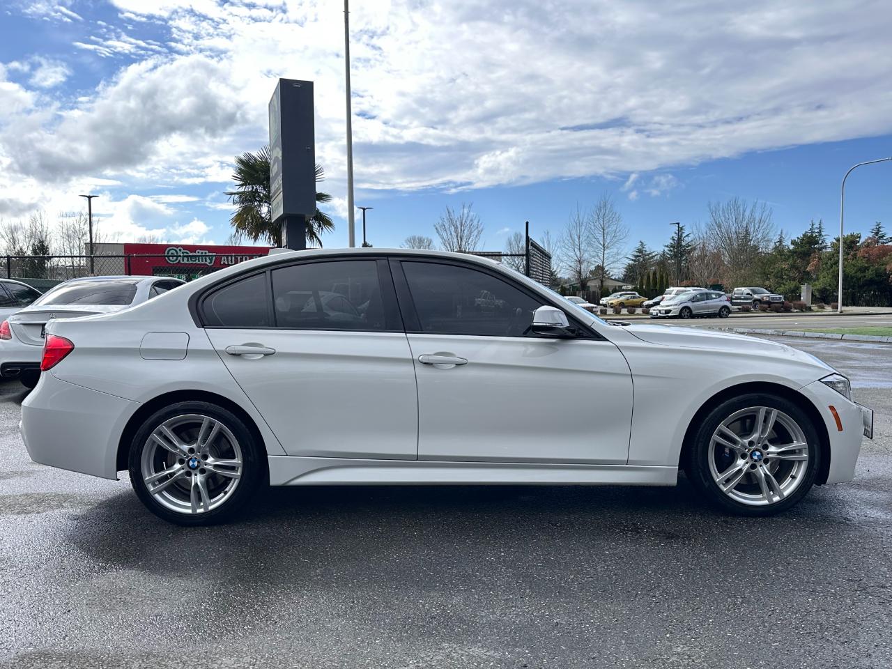 BMW 3 Series 4dr Sdn 335i xDrive AWD 2013