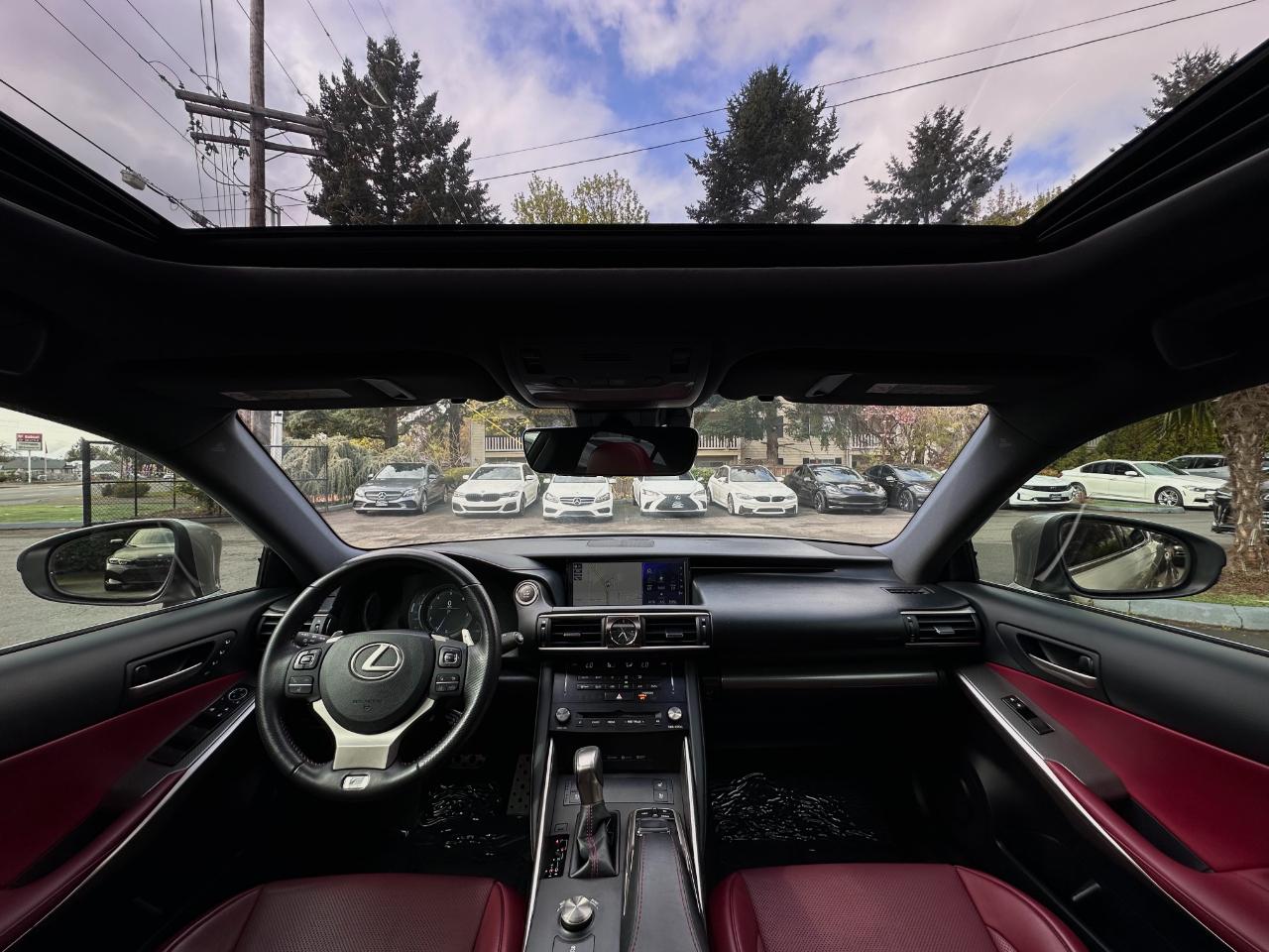 Lexus IS  2018