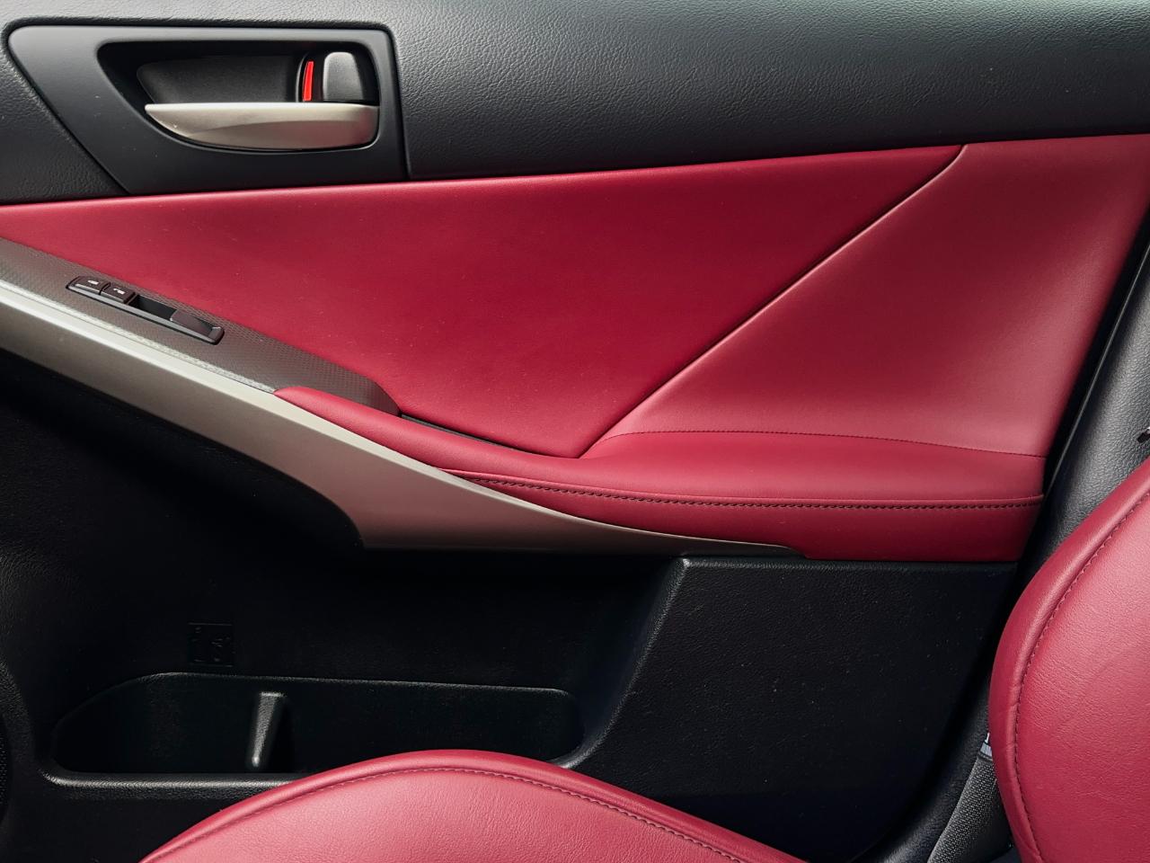 Lexus IS  2018