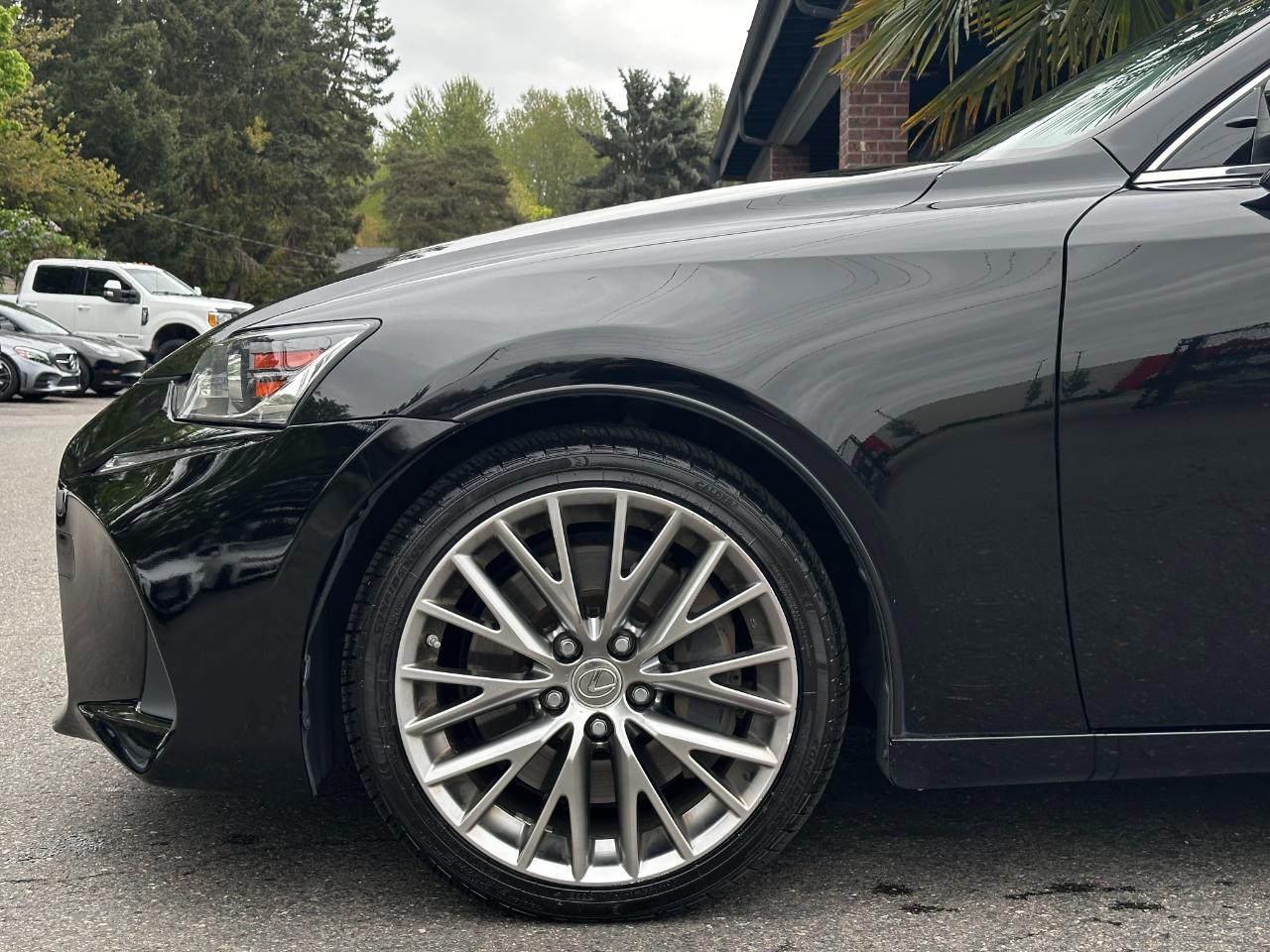 Lexus IS IS Turbo RWD 2017