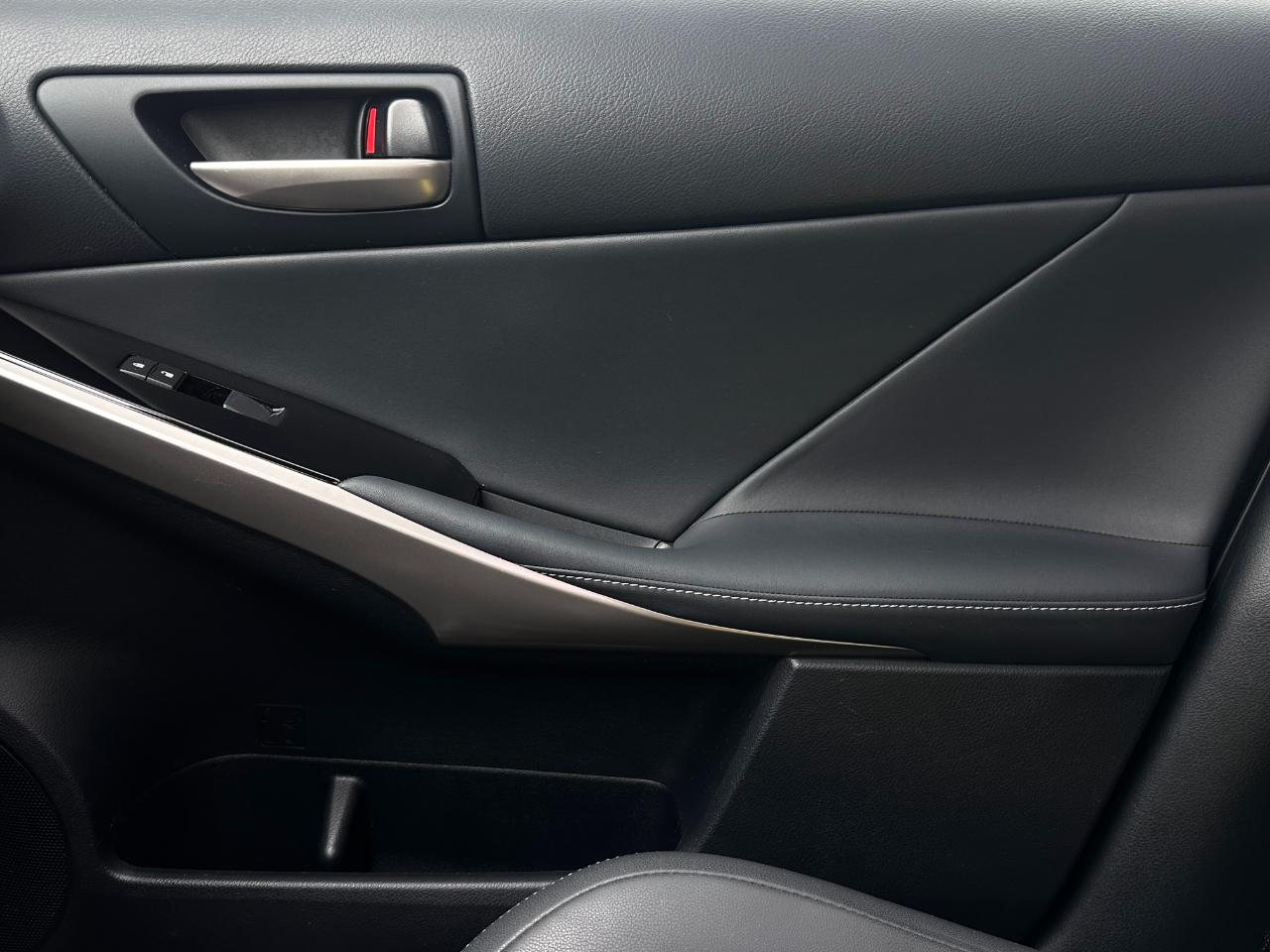 Lexus IS IS Turbo RWD 2017