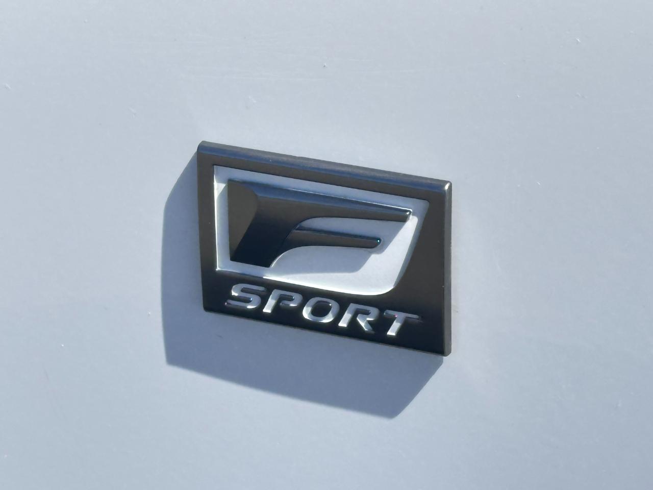 Lexus IS  2021
