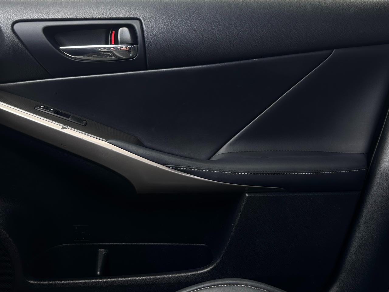 Lexus IS 200t  2016