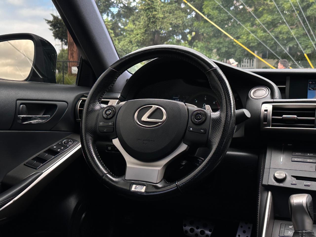 Lexus IS 200t  2016