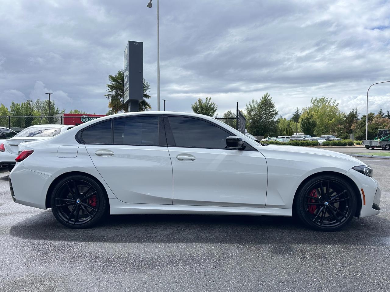BMW 3 Series  2023