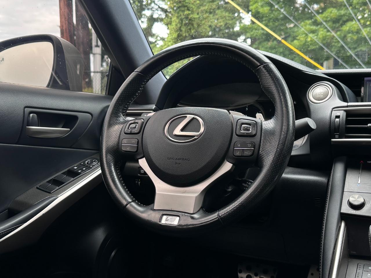 Lexus IS  2017