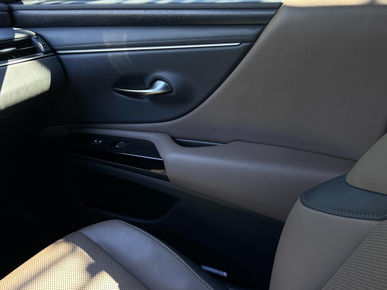 Lexus ES  2022