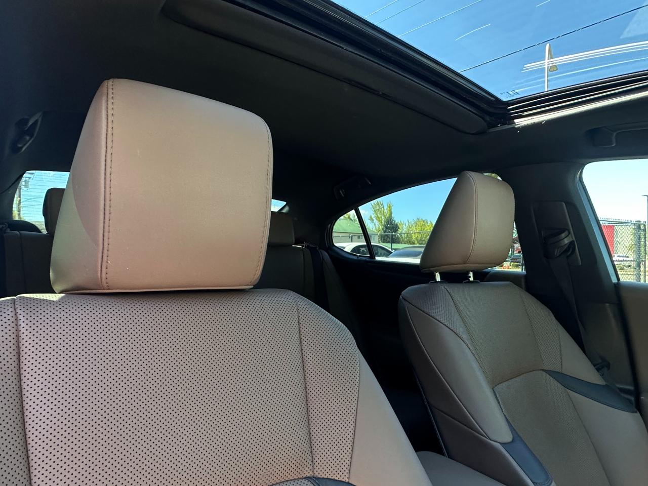 Lexus ES  2022