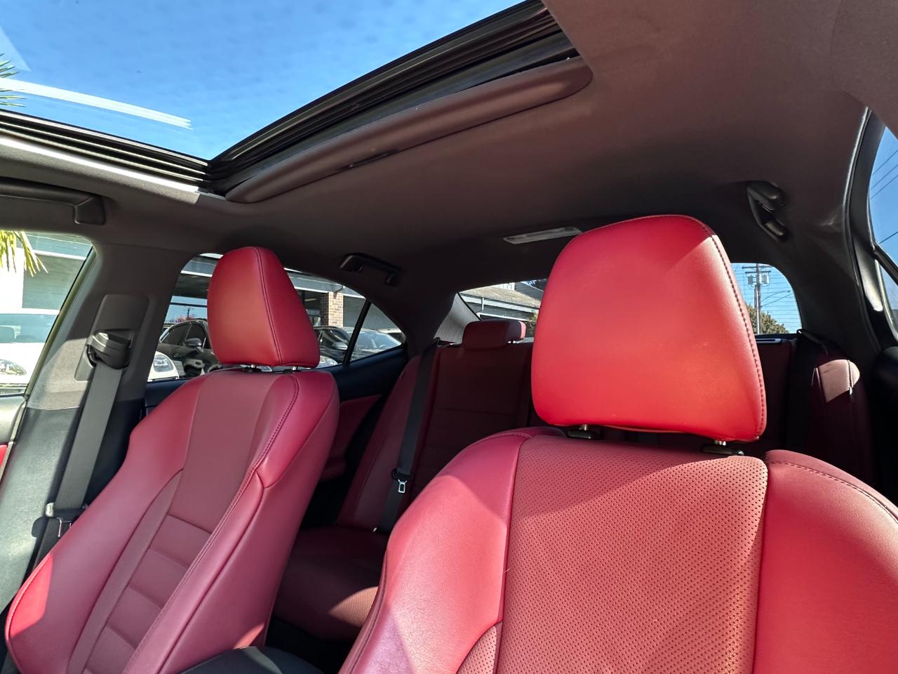 Lexus IS  2019