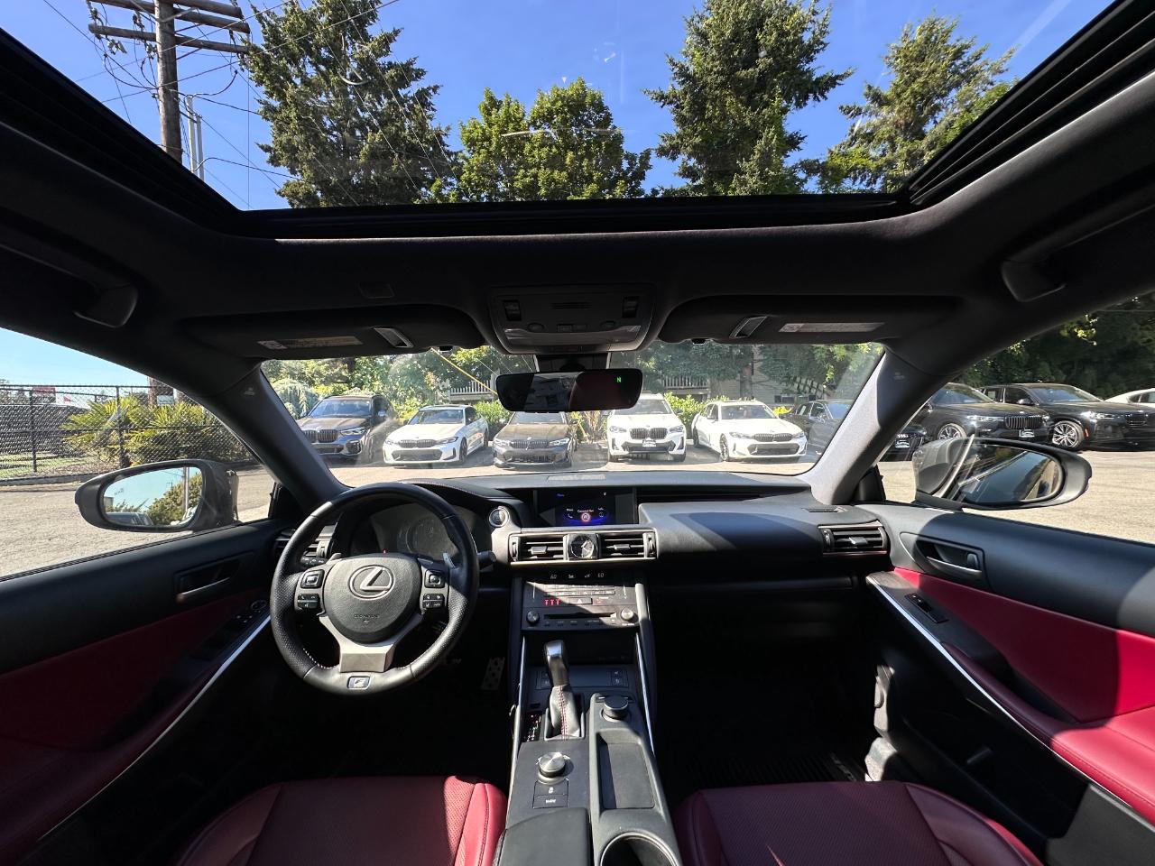 Lexus IS  2019