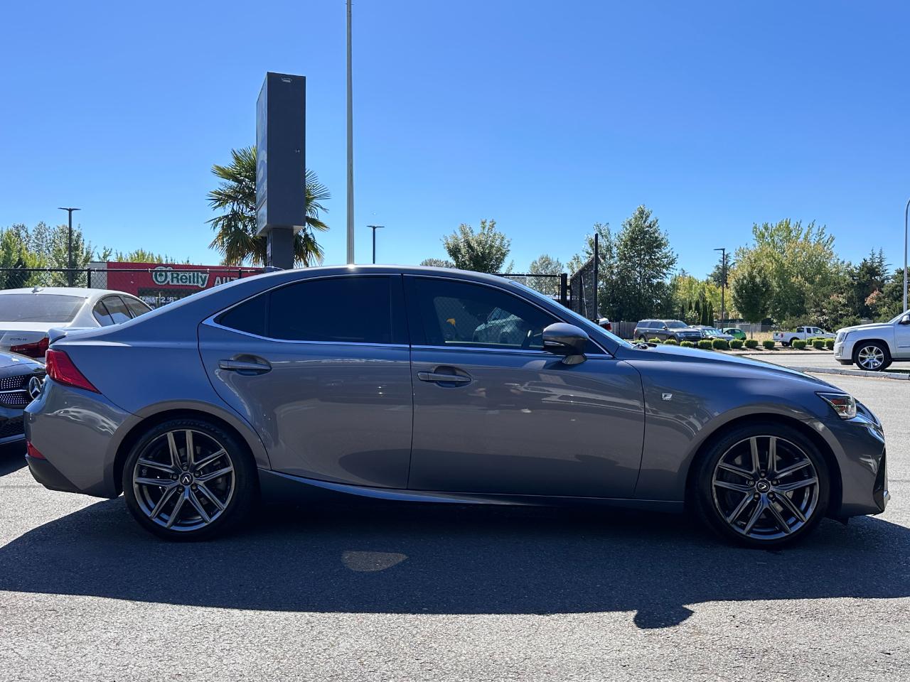Lexus IS  2019