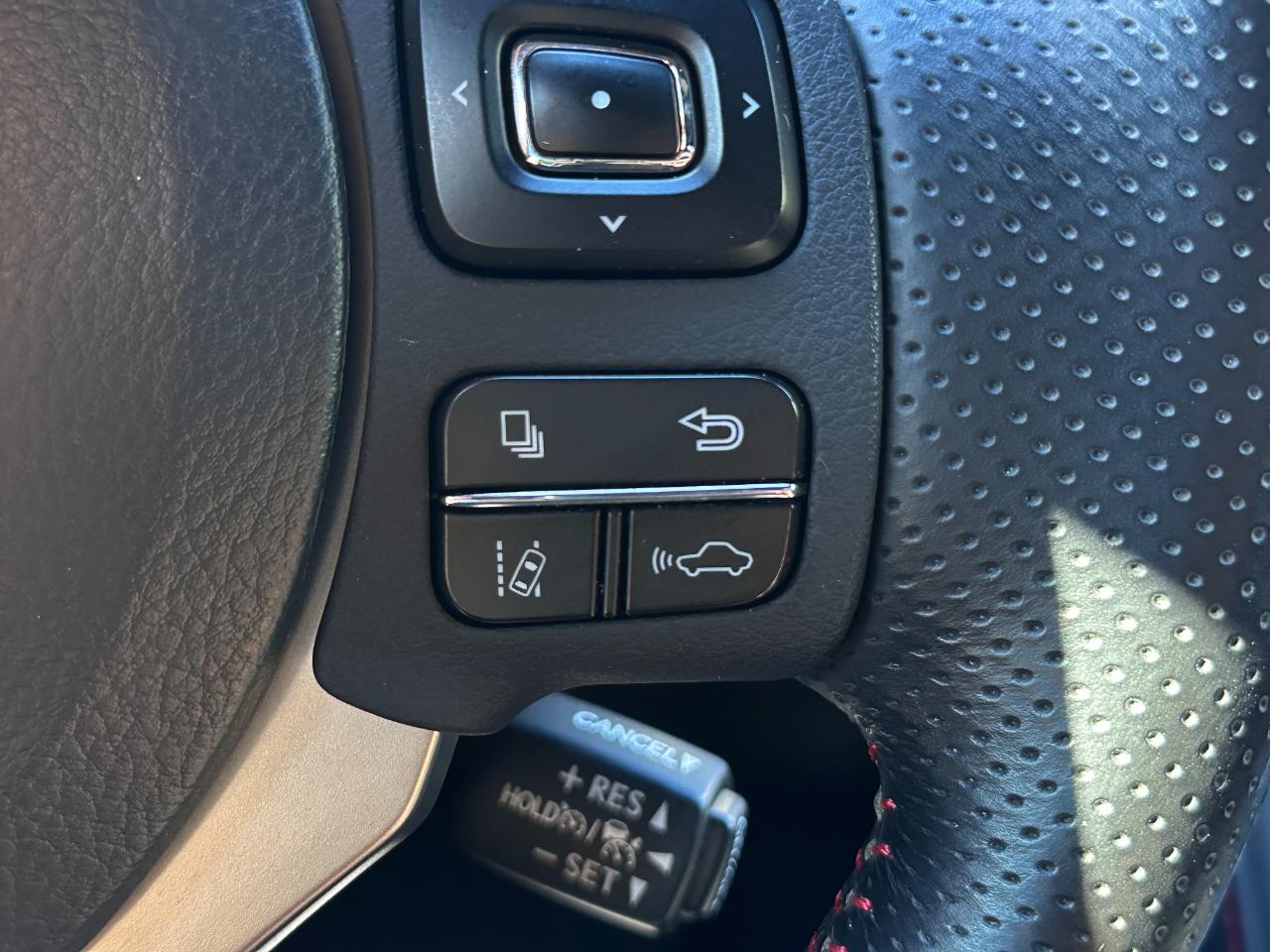 Lexus IS  2019