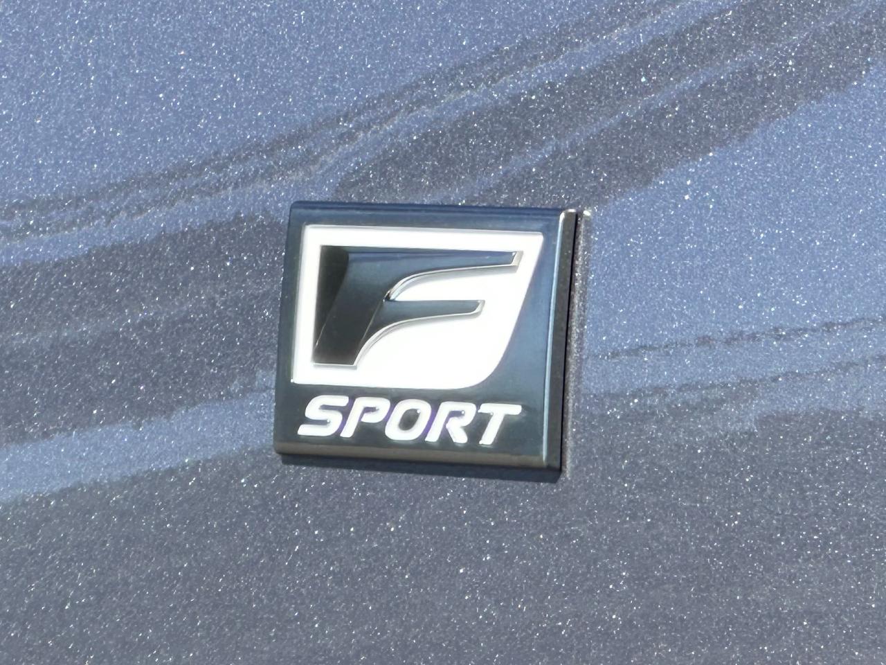 Lexus IS  2019