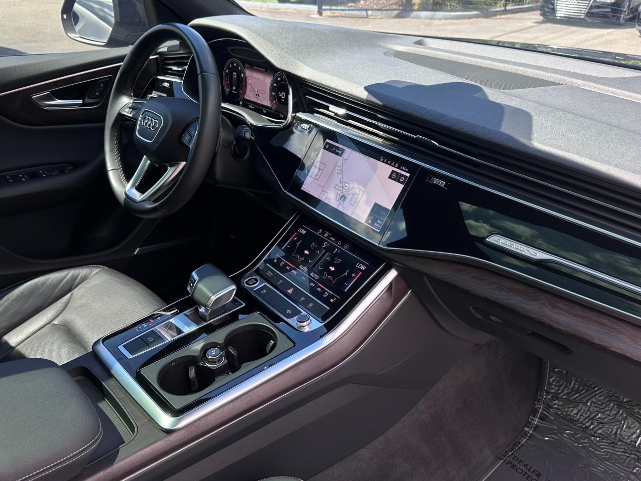 Audi Q8 Premium Plus 55 TFSI quattro 2021