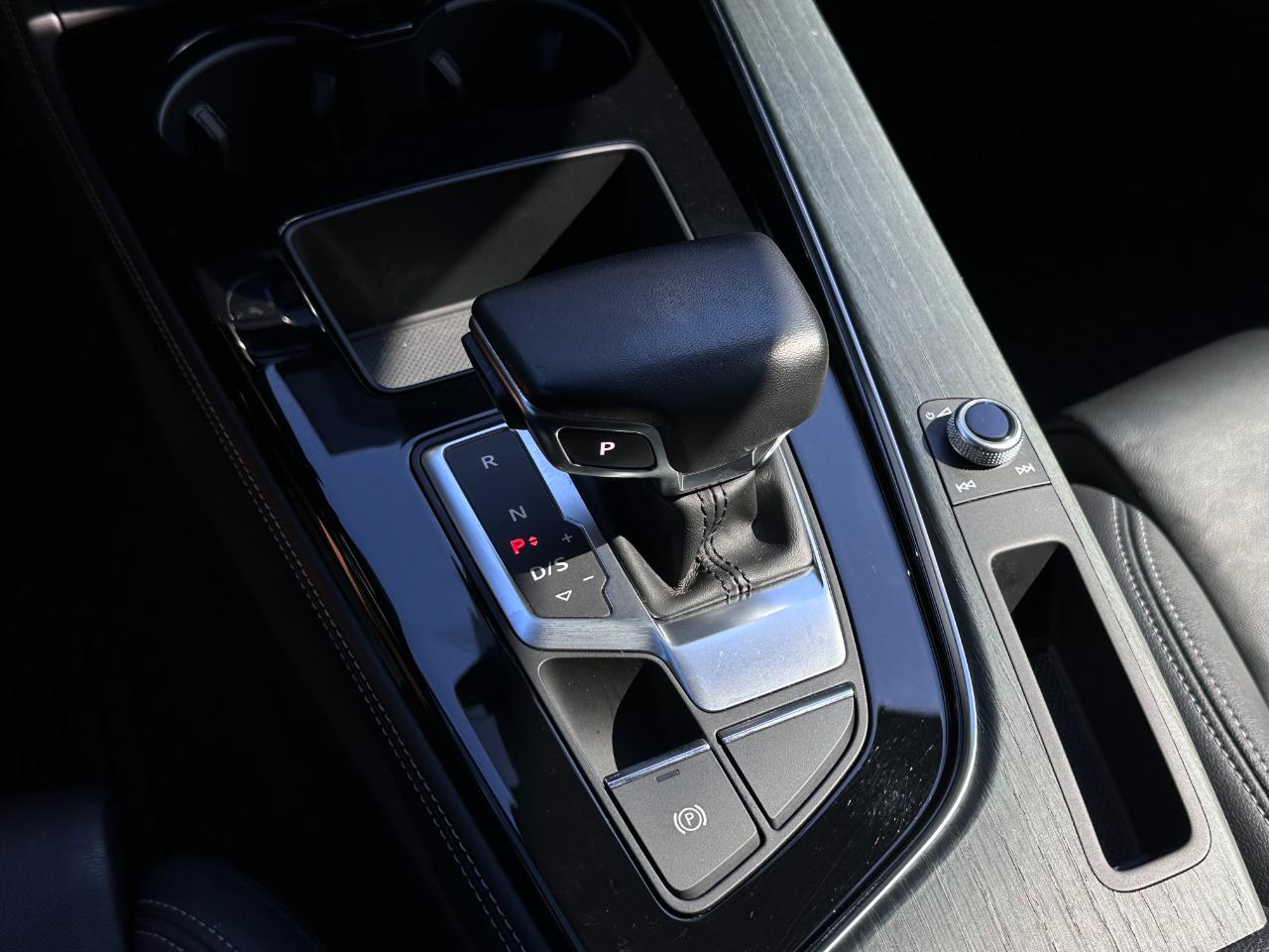 Audi A4 Sedan S line Premium Plus 45 TFSI quattro 2023