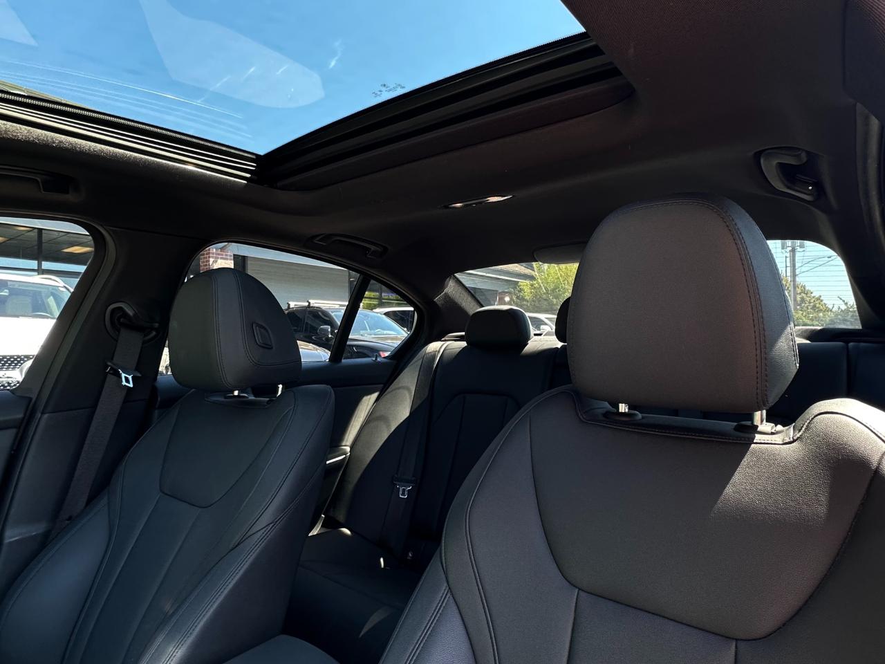 BMW 3 Series 330i Sedan 2019