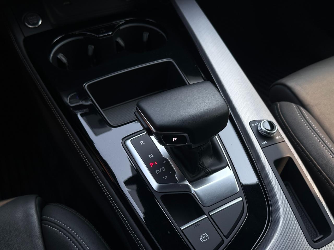Audi A4 Sedan S line Premium Plus 45 TFSI quattro 2023