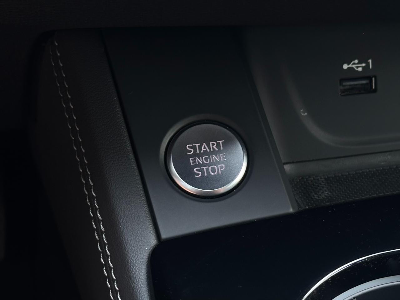 Audi A4 Sedan S line Premium Plus 45 TFSI quattro 2023