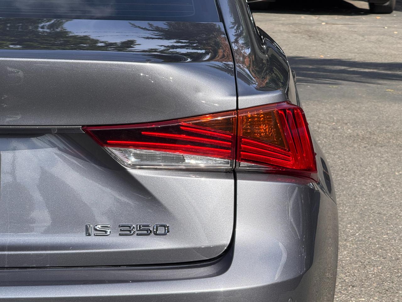Lexus IS  2019