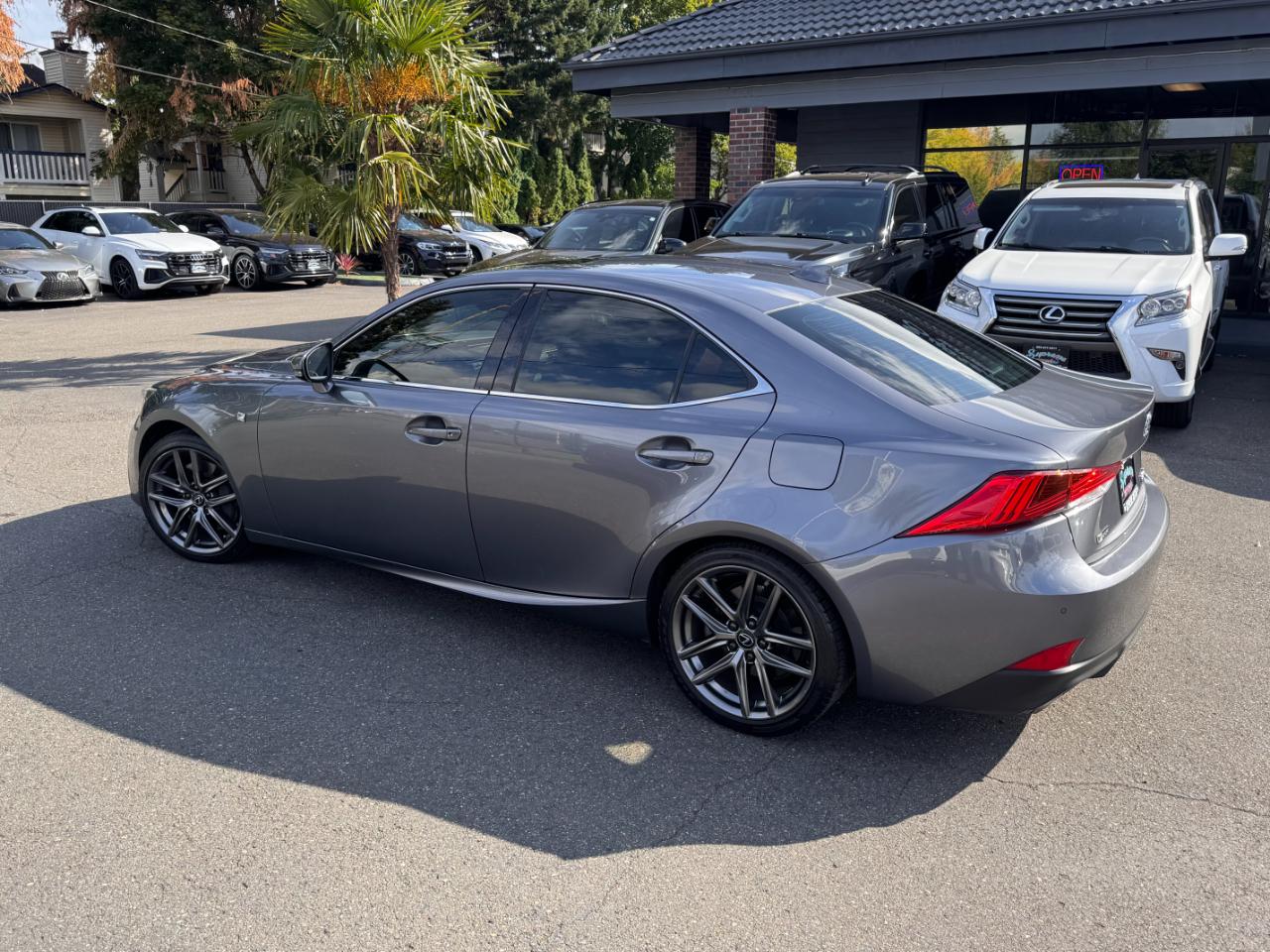 Lexus IS  2019