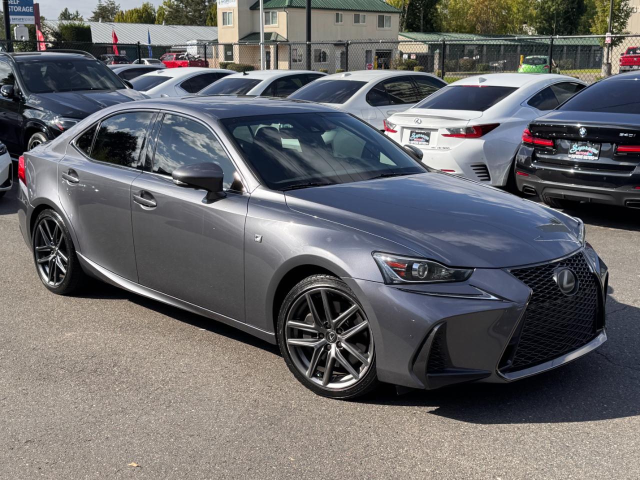 Lexus IS  2019