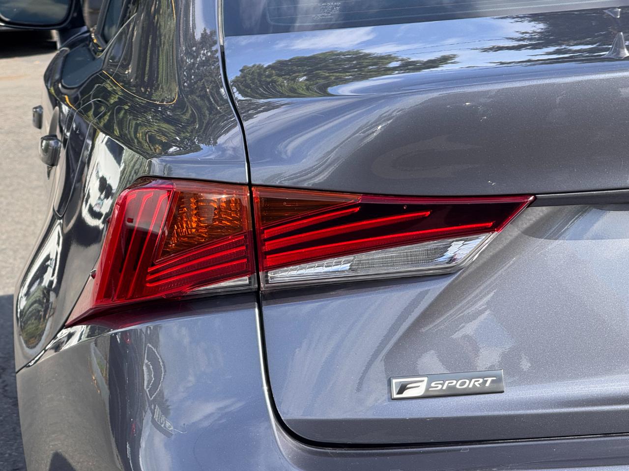 Lexus IS  2019