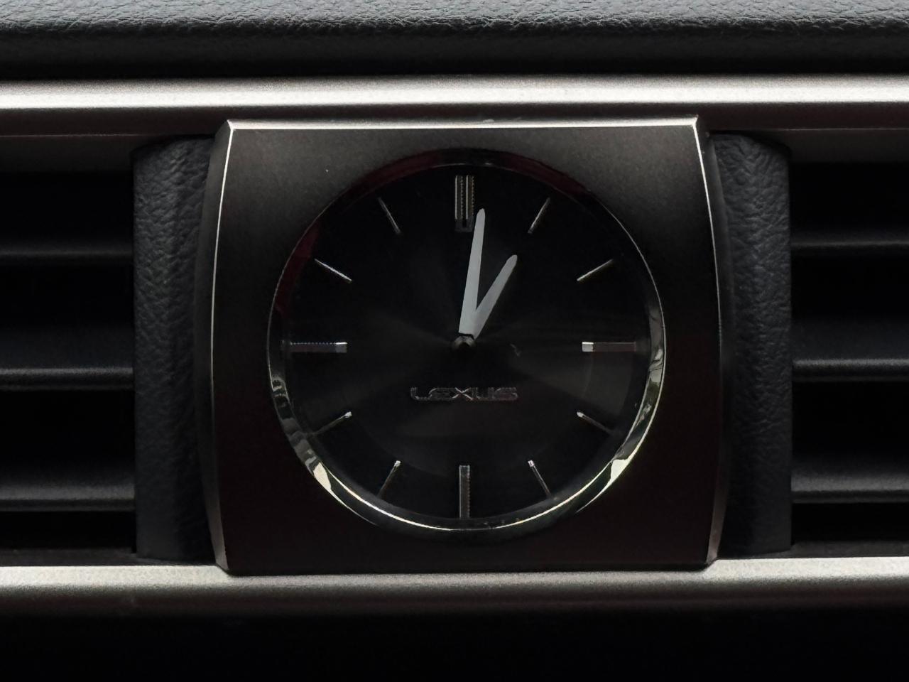 Lexus IS  2019