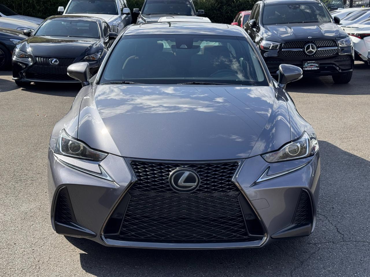 Lexus IS  2019