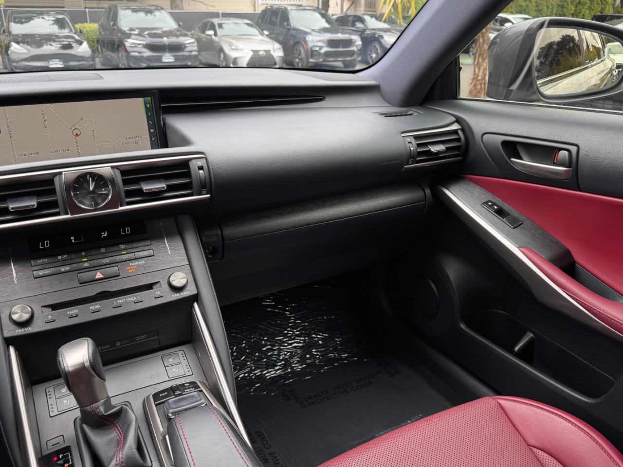 Lexus IS  2019
