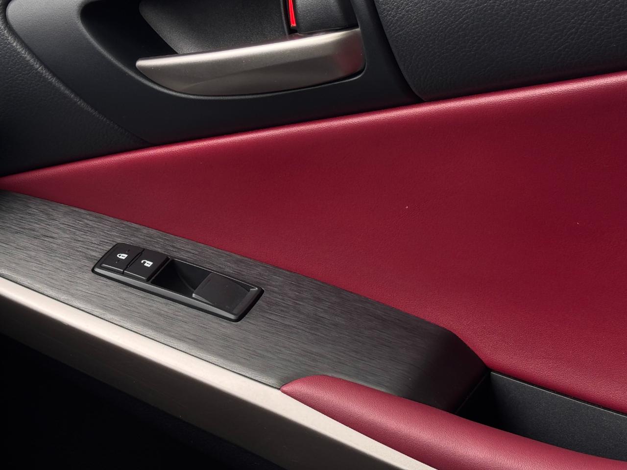 Lexus IS  2019