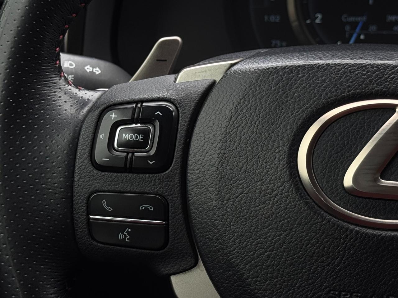 Lexus IS  2019