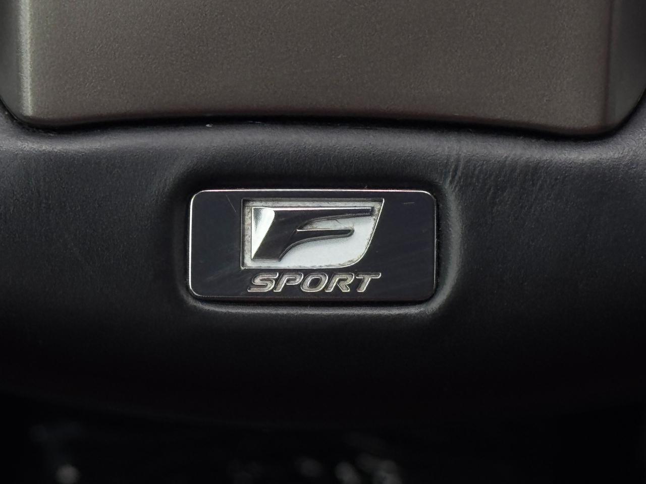 Lexus IS  2019