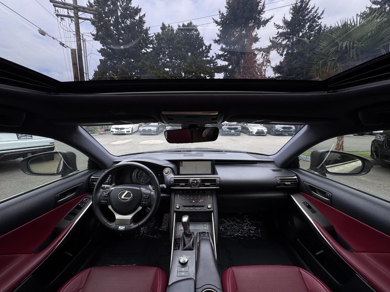 Lexus IS  2019
